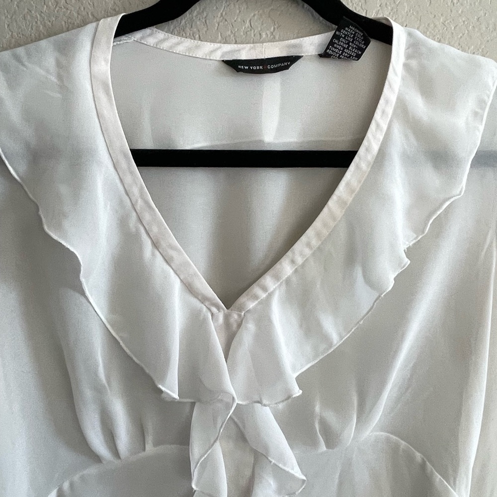 Chic White Ruffled Blouse - Picture 2 of 3